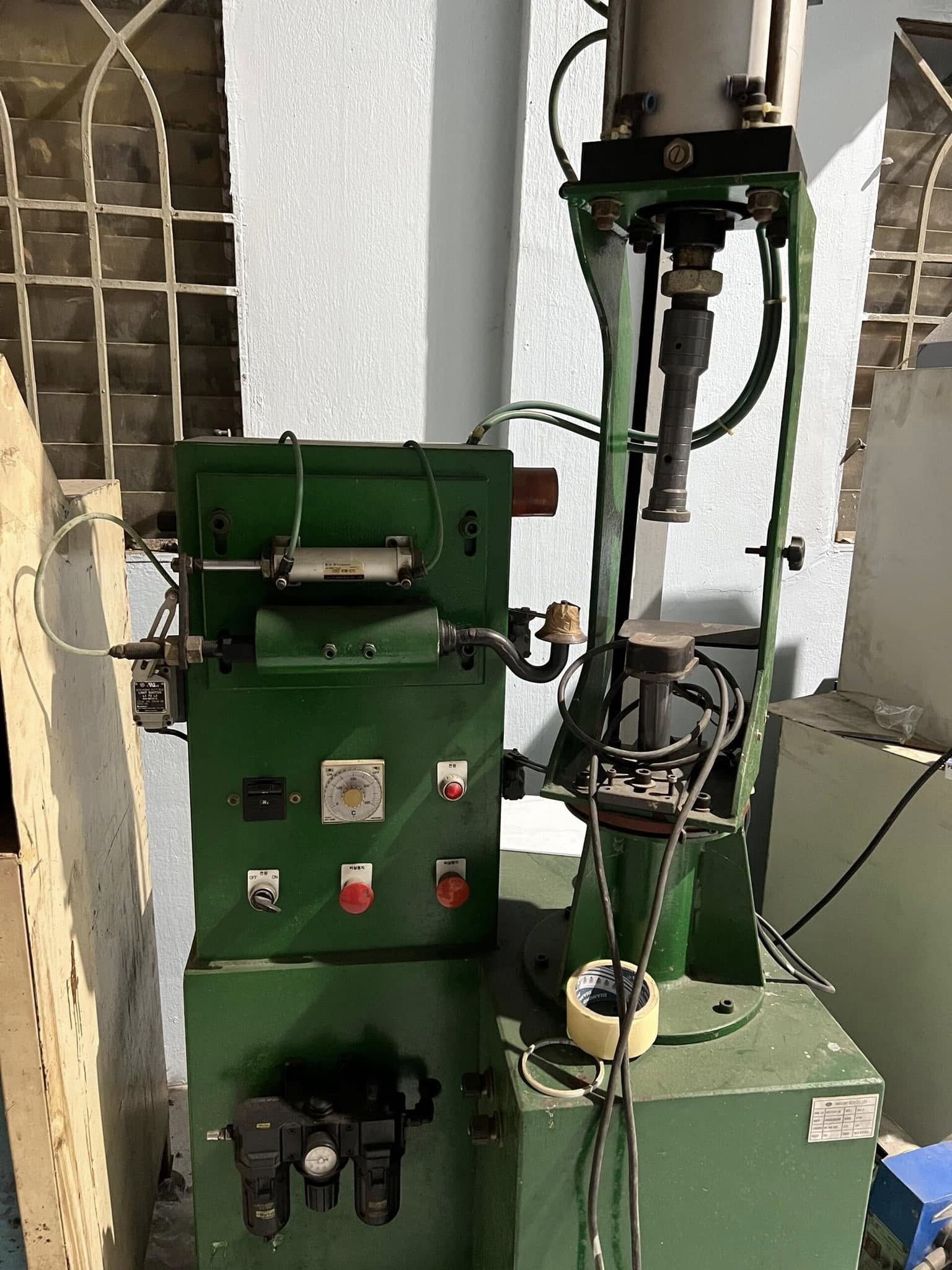 472710342_561997196666618_1561144797439148242_n Máy dập logo hiệu lót đế giày thuộc da huy hoàng 003
