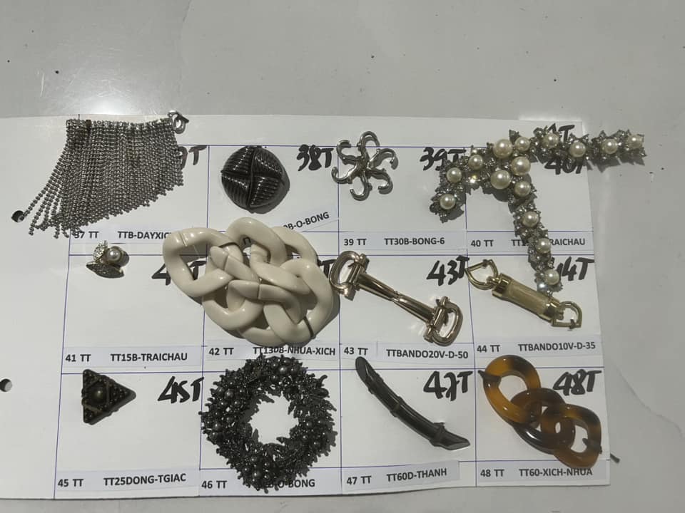 473570101_569939305872407_968675959421767662_n Khóa trang trí kim loại cho giày túi xách nhiều mẫu thuộc da huy hoàng 001