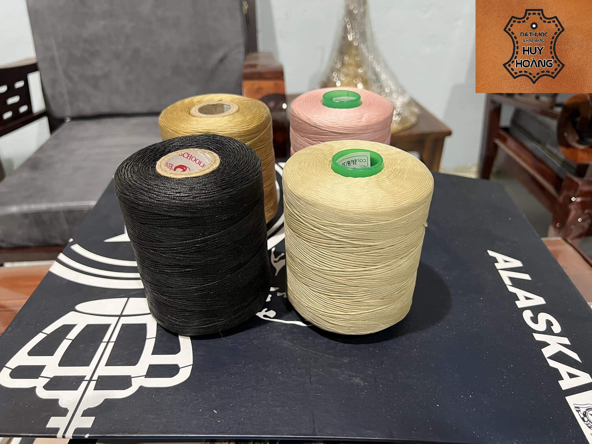 ban-chi-may-nhieu-thuoc-da-huy-hoang-001 Bán cuộn chỉ rút tay nhiễu giày thuộc da huy hoàng